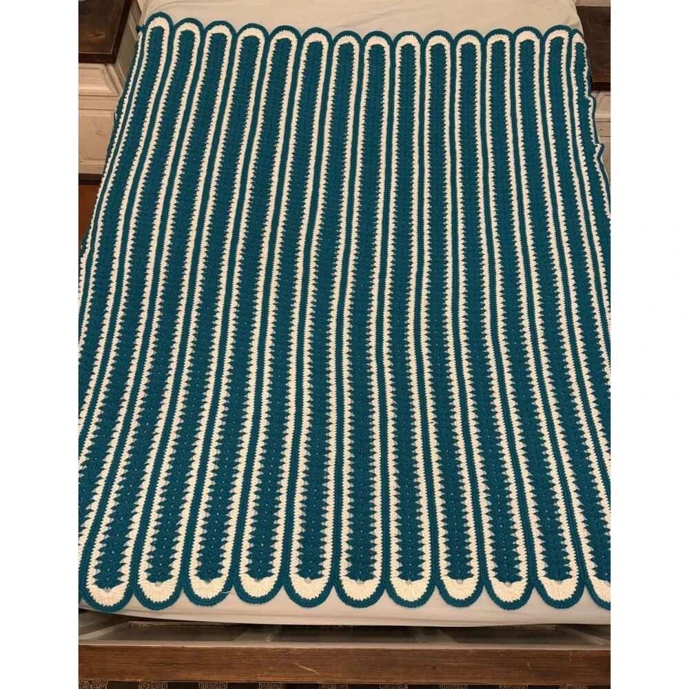 Handmade Crochet Teal White Scalloped Afghan Throw Blanket 58x72 Granny Cottage